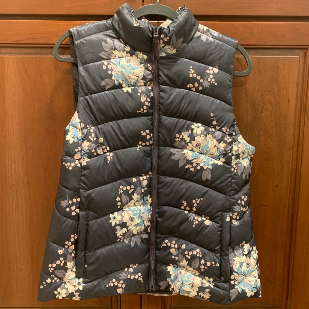 Loft floral puffer vest L